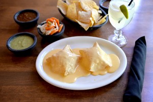 Molina's Cantina Chili con Queso Puff